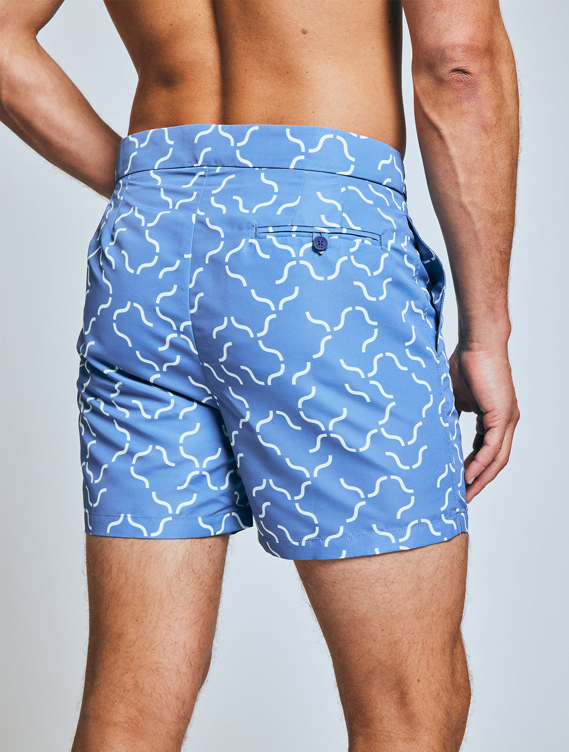 TAILORED SWIM SHORTS LINEAR TILE PRINT